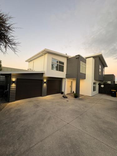 Papamoa Beach House | Papamoa Family Beach House