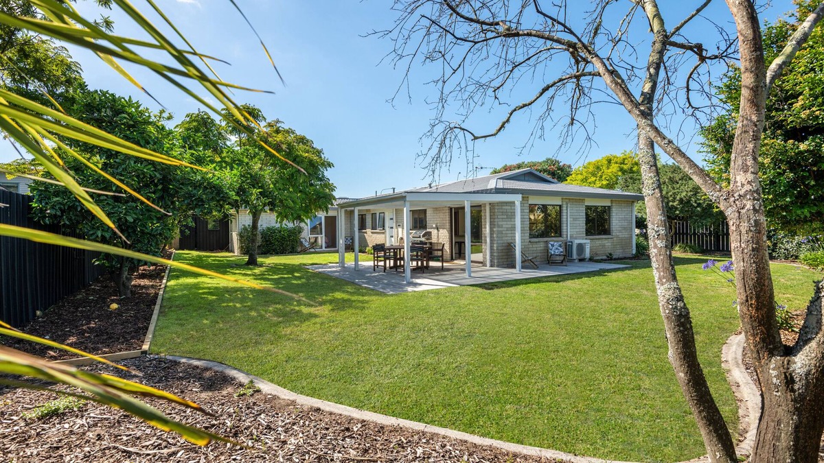 Papamoa Beach House | Papamoa Sea Renity - Two minutes walk to beach