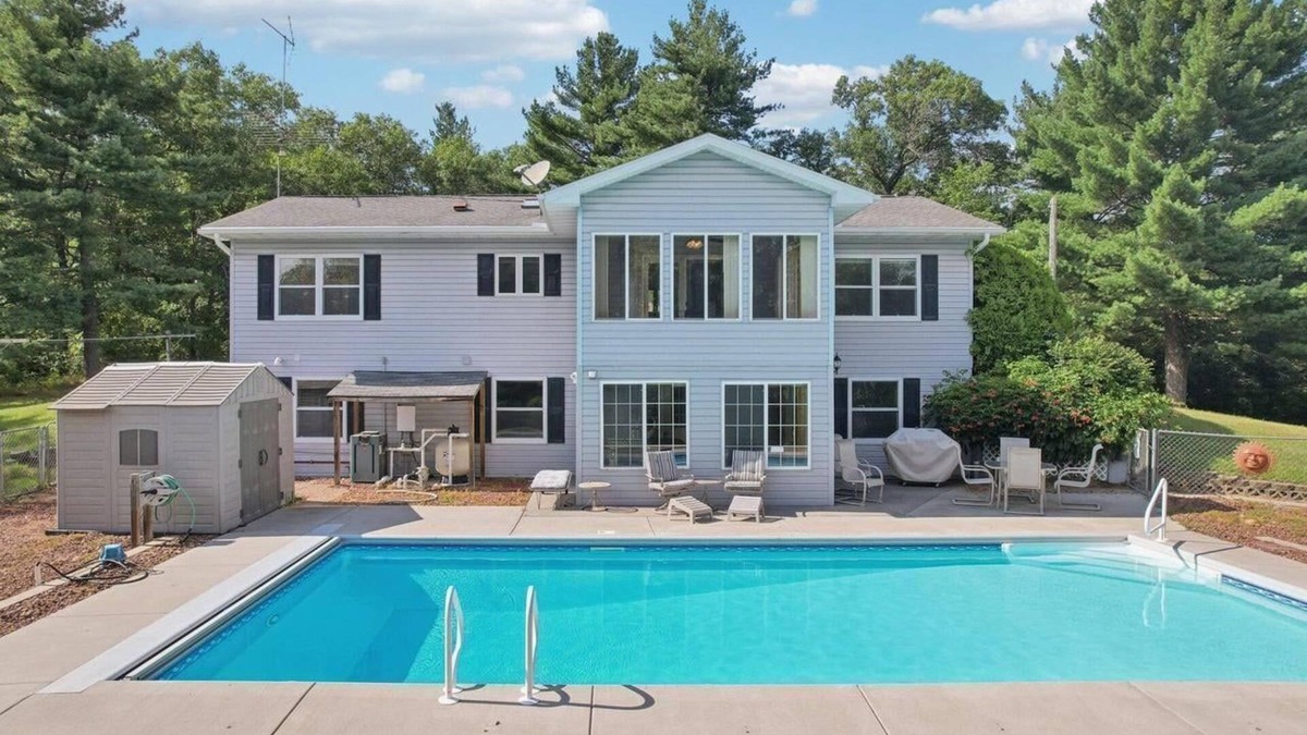 Wisconsin Dells House | Papas Pool House: Secluded Pool and Hot Tub Retreat