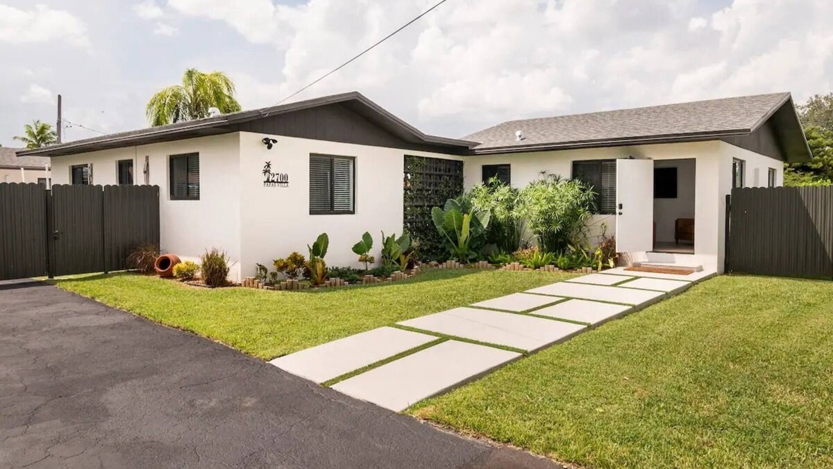 Coral Terrace House | Papas Villa Duplex Centrally Located in Miami. Both units included.