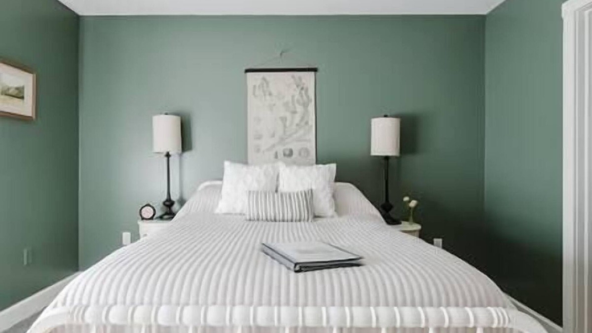 Huntington Mills Bed & Breakfast | Paper Mill Pines Bed and Breakfast: The Sequoia Room