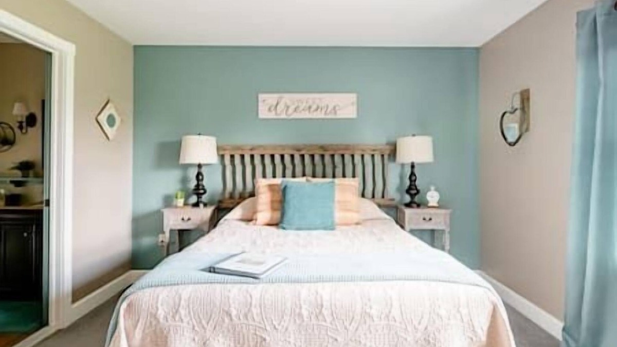 Huntington Mills Apartment | Paper Mill Pines Bed and Breakfast: The Sycamore Room