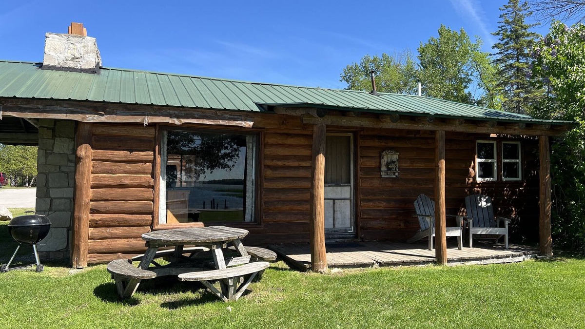 Drummond Cabin | Papins Resort Cabin #1