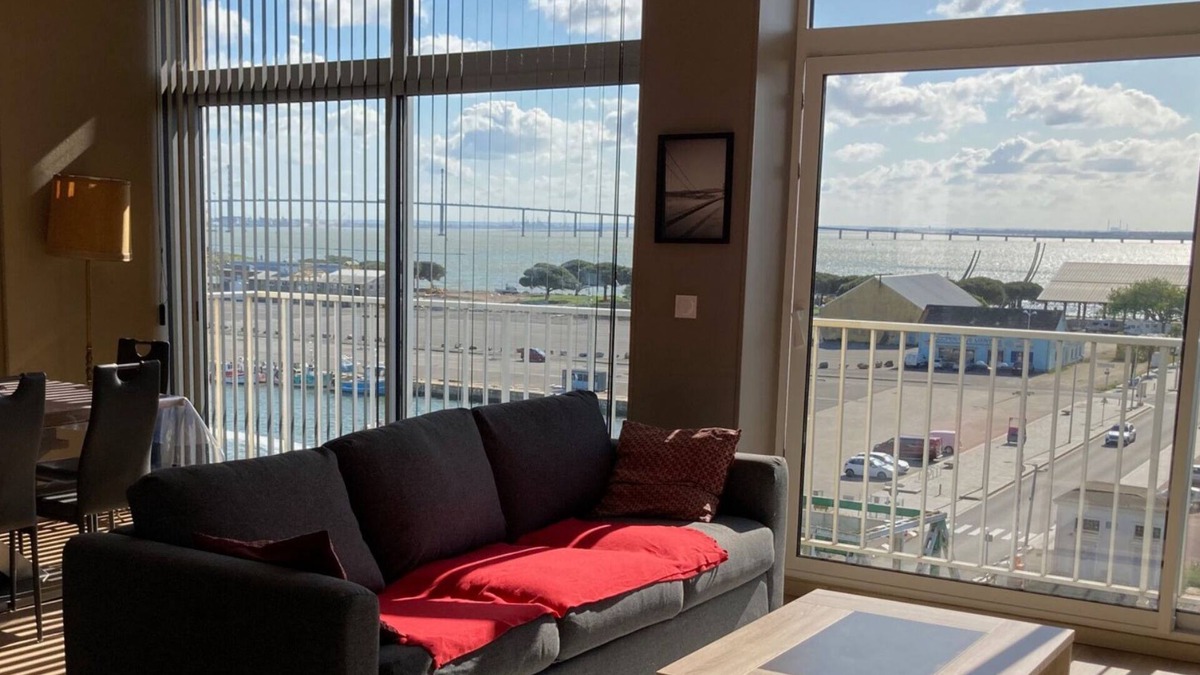 Saint-Nazaire Apartment | Paquebot - face port - mer - parking