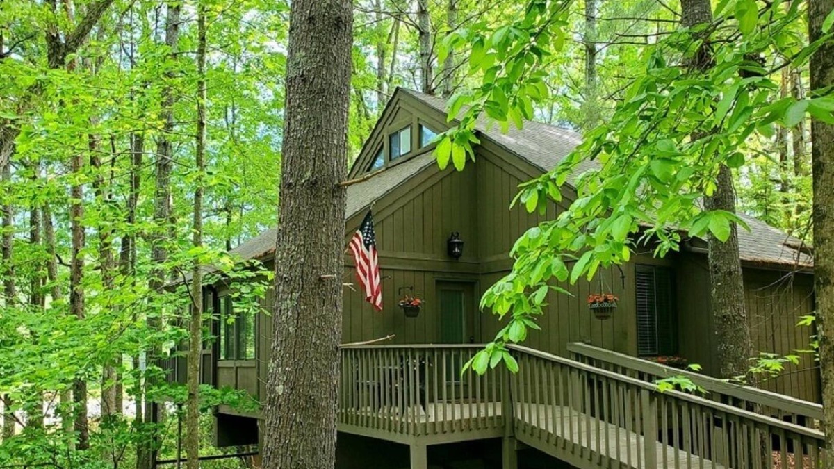 Big Canoe House | Par-Tee on the Lake-Best Location + EV Charging