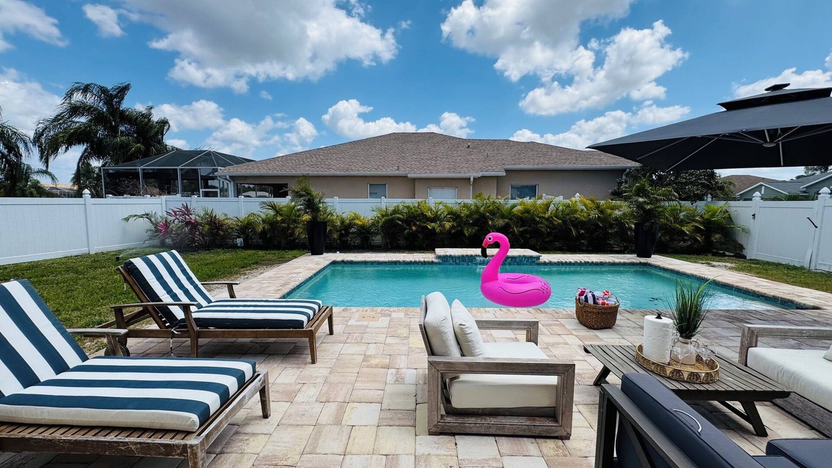 Sabal Harbour House | Paradise 4 Bedroom Heated Pool Home Near IMG Academy and Siesta Key Beach