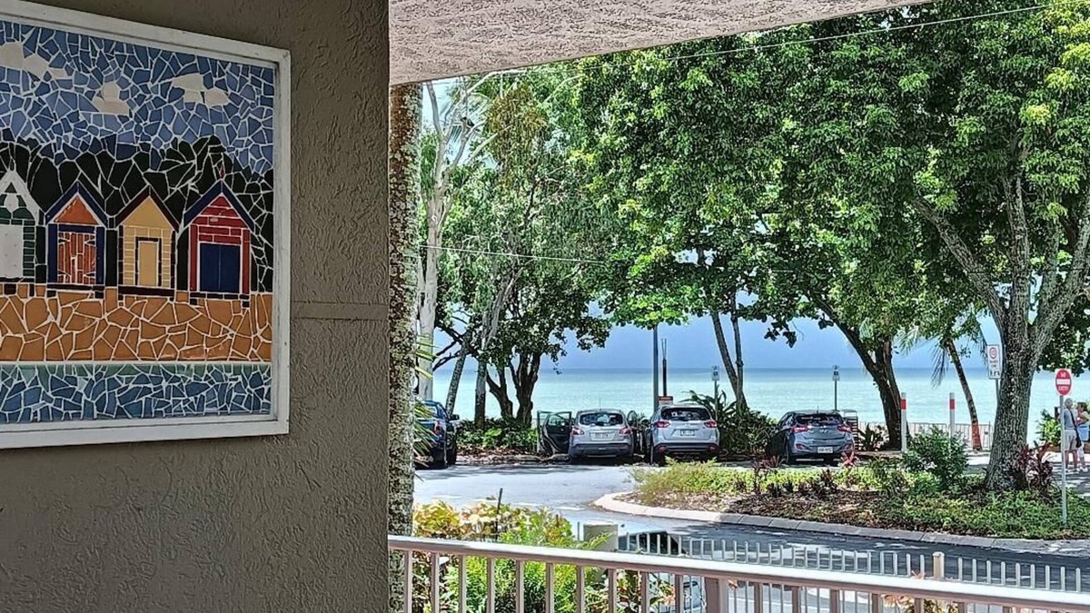 Holloways Beach Apartment | Paradise at Holloways Beach - 1 bedroom apartment 15 minutes from Cairns