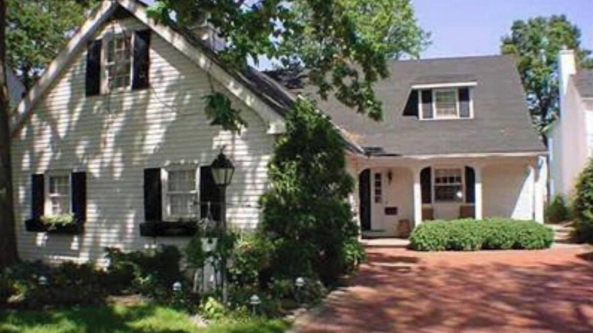 Lorain House | Paradise at Lorain