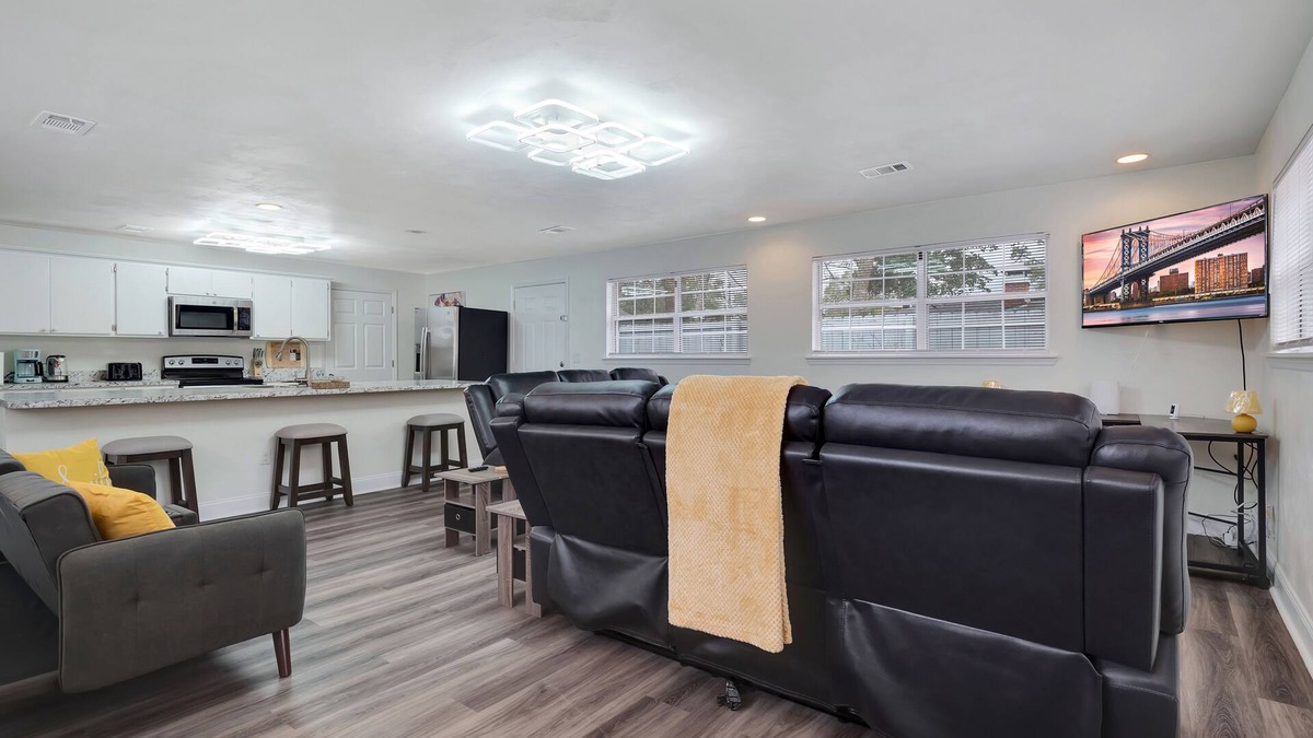 Tallahassee House | Paradise at Tallahassee - 4BR/2Bathrooms