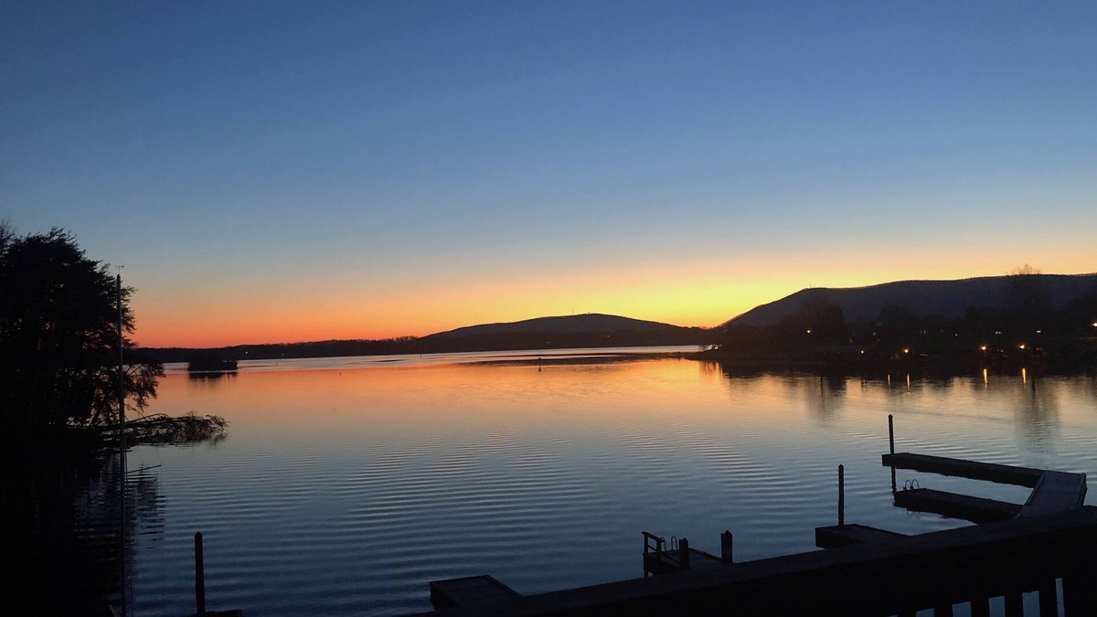 North Shore Condo | Paradise at the Lake. Amazing Lake and Mountain View’s