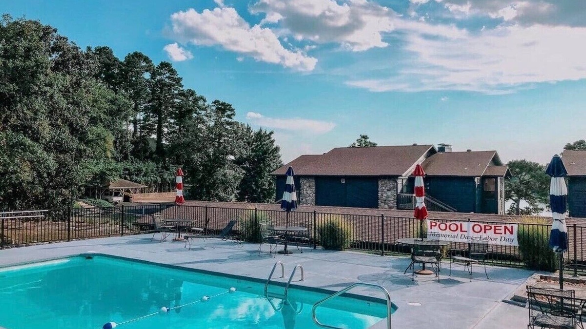 Mid America Condo | Paradise Awaits: Luxury Condo with Lakeview and Pool at Your Doorstep!"