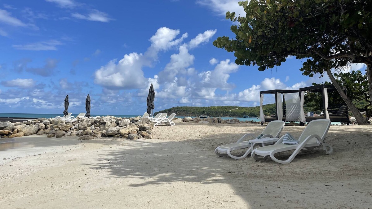 Dickenson Bay Condo | Paradise beach front condo with stunning views. (Flexible cancellations)