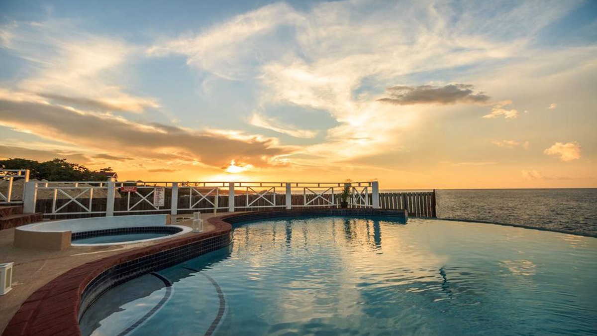 Discovery Bay Hotel | Paradise Beach Front Apartment