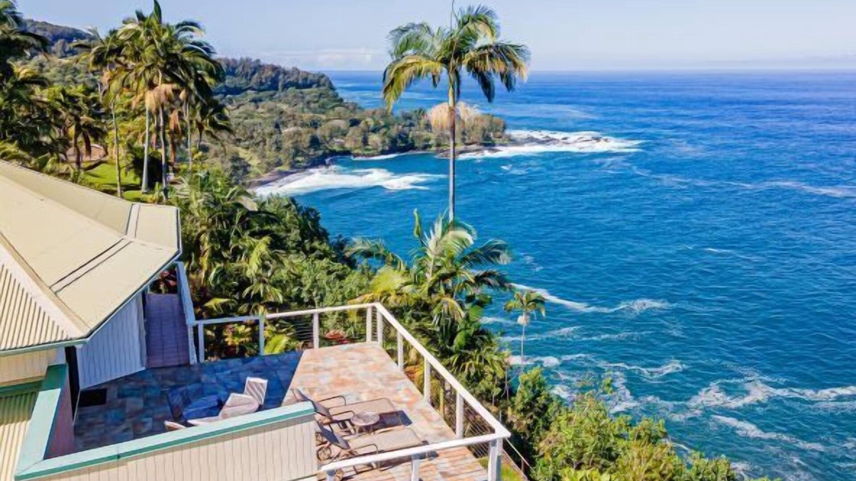 Laupahoehoe House | Paradise Bluff: Cliffside Home w/Gorgeous Ocean Views and Tropical Garden