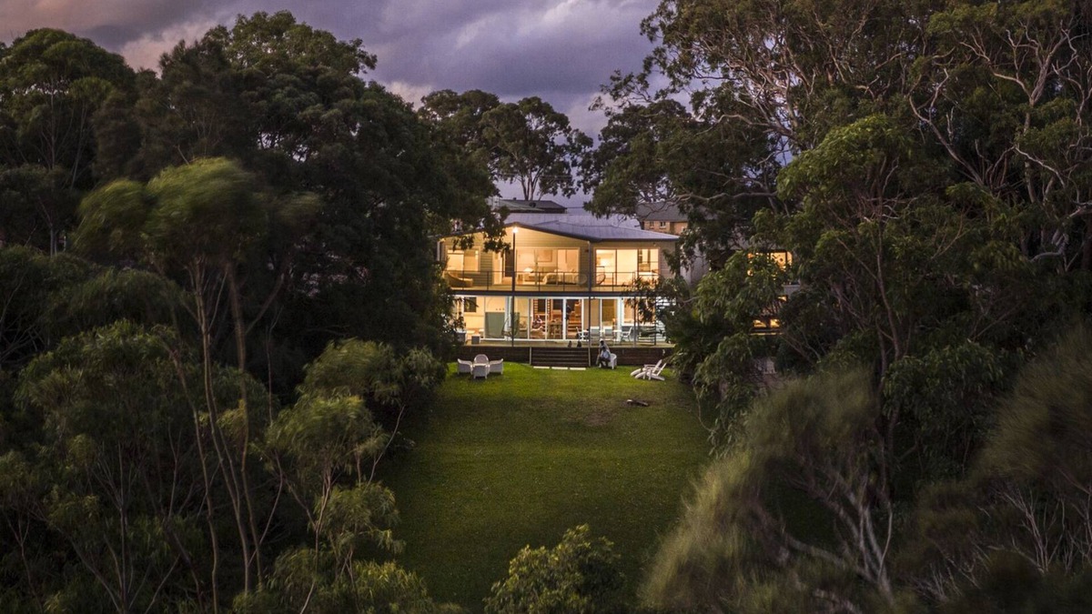 Green Point House | Paradise by the lake
