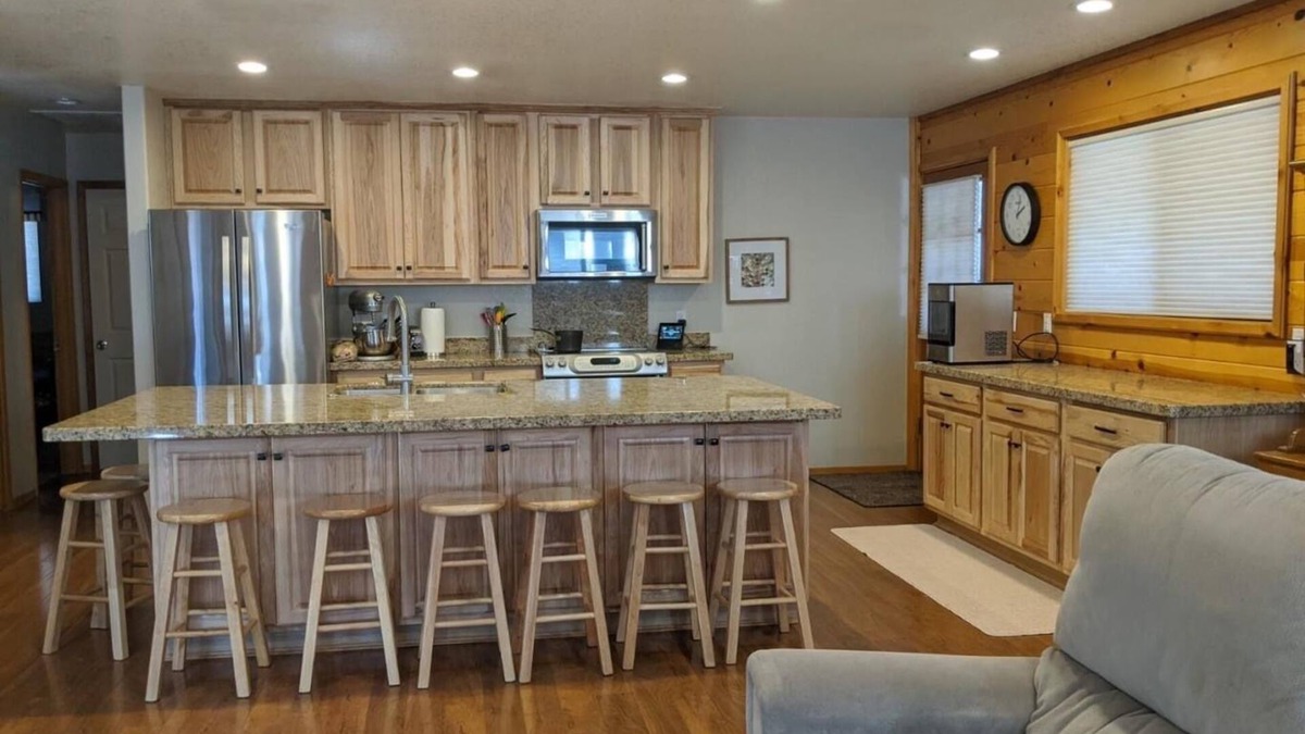 Christopher Creek Cabin | Paradise Cabin in the Pines Comfortable Patios and porch swing Watch kids play