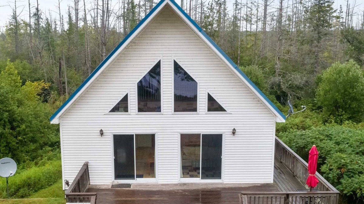 Carp Lake Cottage | Paradise Chalet on Paradise Lake