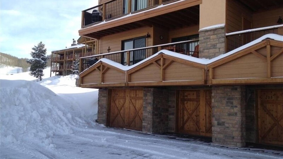 Crested Butte Condo | "Paradise" Condo, Ski In, Walk Out in Crested Butte , 2/2, Great Views, Hot Tub