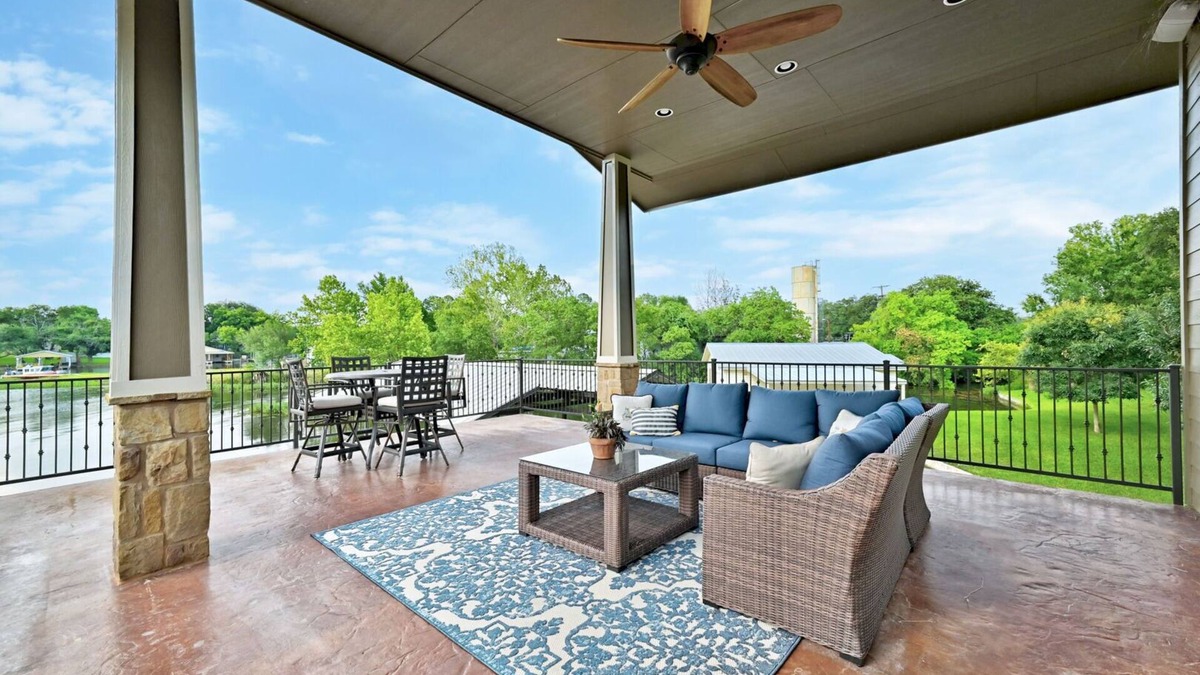 Granite Shoals House | Paradise Cove, Sleeps 16, boats welcome, stunning deck, unforgettable retreat.