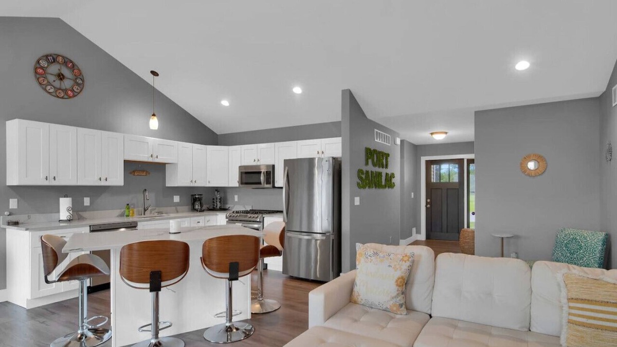 Port Sanilac House | Paradise Cove: Sleeps 6 w/Hot Tub, Walk to Beach & Downtown