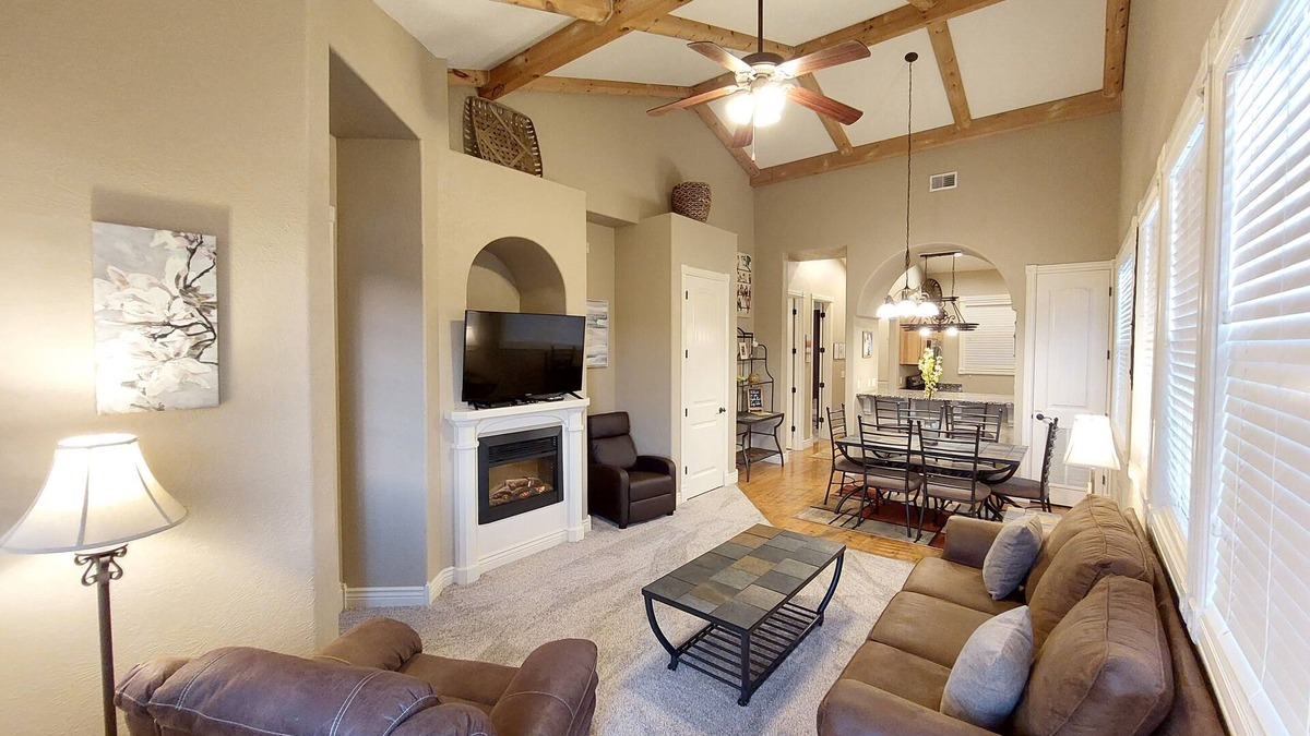 Indian Point Cabin | Paradise Cove Walk-in Log Cabin by Silver Dollar City & Table Rock Lake!