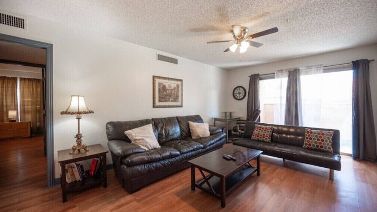 Paradise Condo | Paradise Cozy Flat near The Strip and Airportn