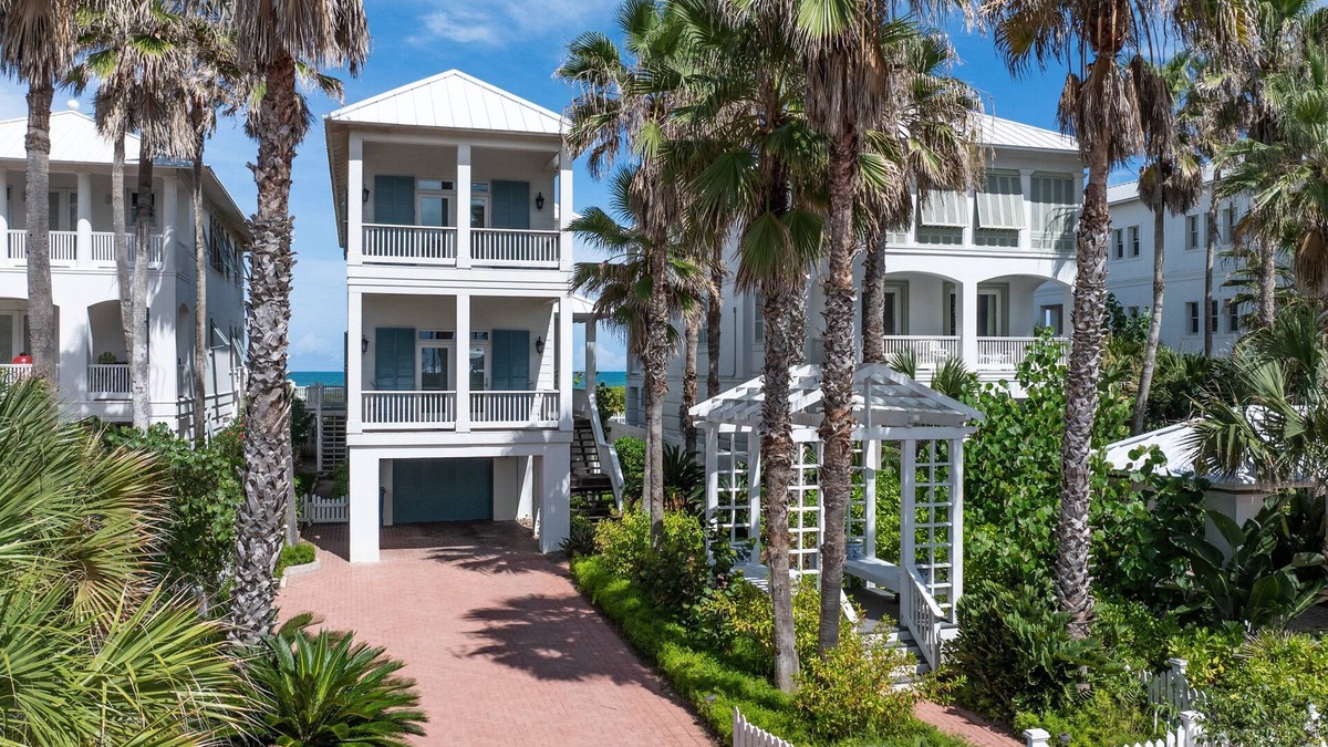 The Shores House | Paradise Found is exactly what you can expect when you rent this private house!