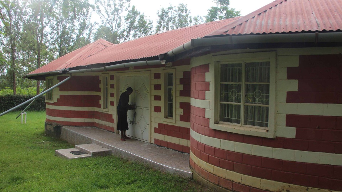 Bondo House | PARADISE FOUND BONDO