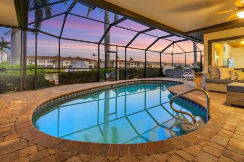 Caloosahatchee House | Paradise Found! Direct Gulf Access, Kayaks, Heated Pool, Hot Tub - Sky Palms Villa - Roelens