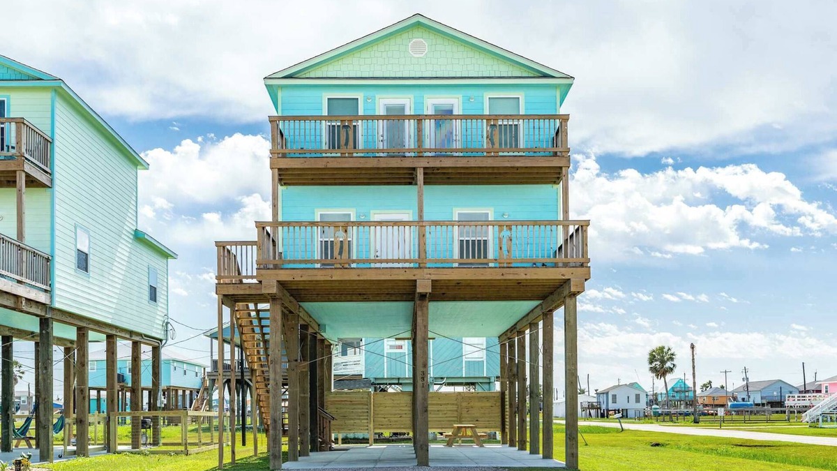 Surfside Beach House | Paradise Found - Great Location - Family Friendly