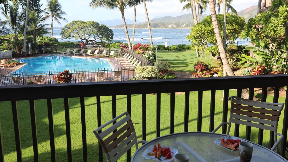 Wailua Condo | Paradise found-Ocean Front 2 Bdr/Bth/Lanais-faces ocean FULL AC-SALE 8 & 9/2025