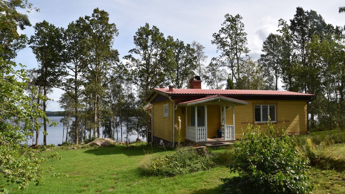 Sjuhult House | Paradise home by a lake, for anglers, canoeists, hikers and cyclists