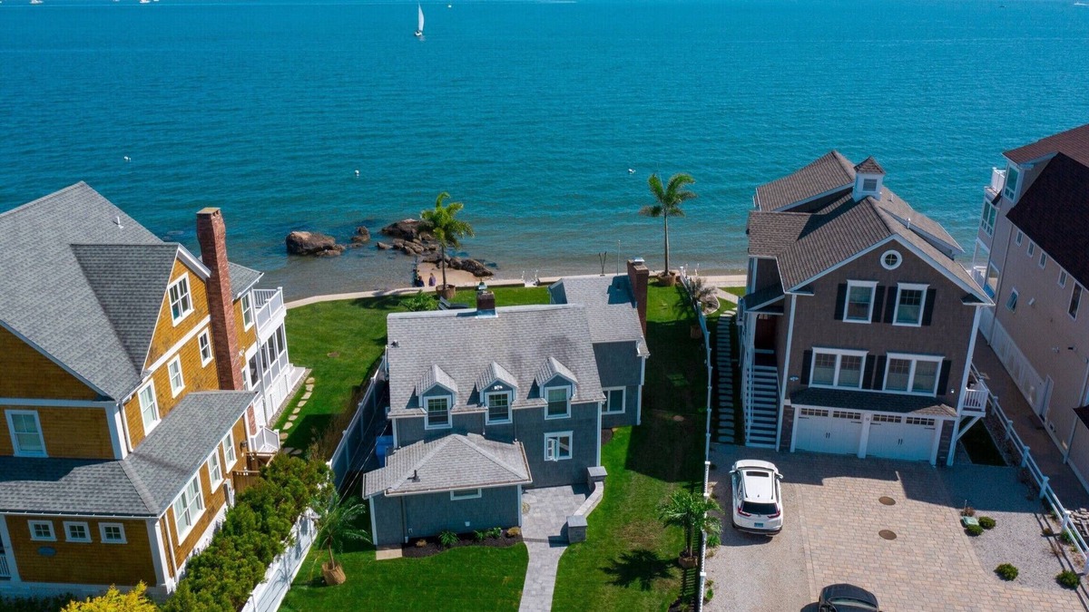 Clinton House | Paradise in Clinton! AIR-CONDITIONED