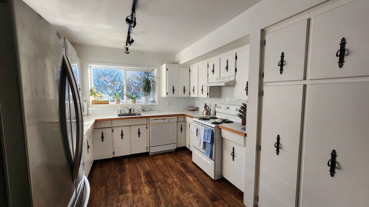 Pemberton Ski Chalet | Paradise in Pemberton 15 acres on the River