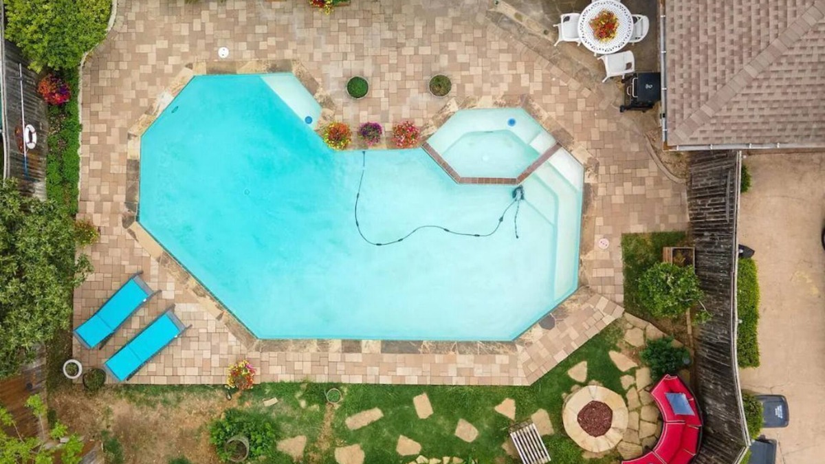 Plano House | Paradise in Plano-4 bedroom home with pool, spa and jacuzzi suite.