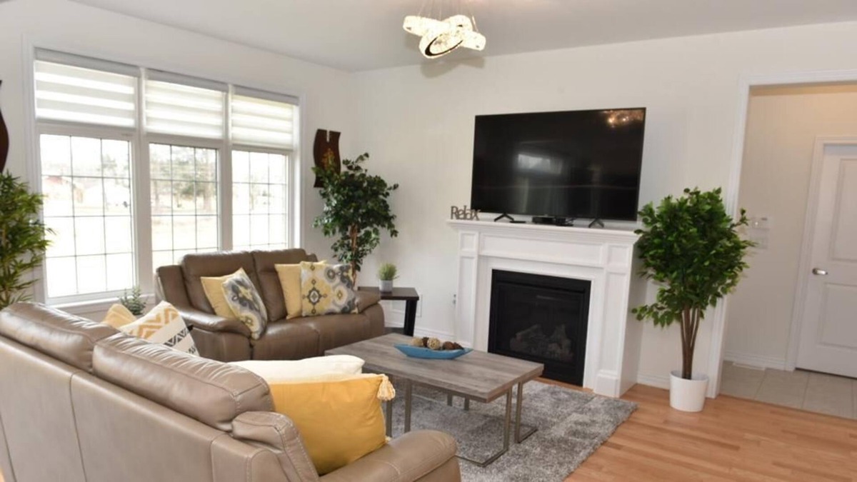 Carrying Place House | Paradise in Prince Edward County W/ HOT TUB & SAUNA