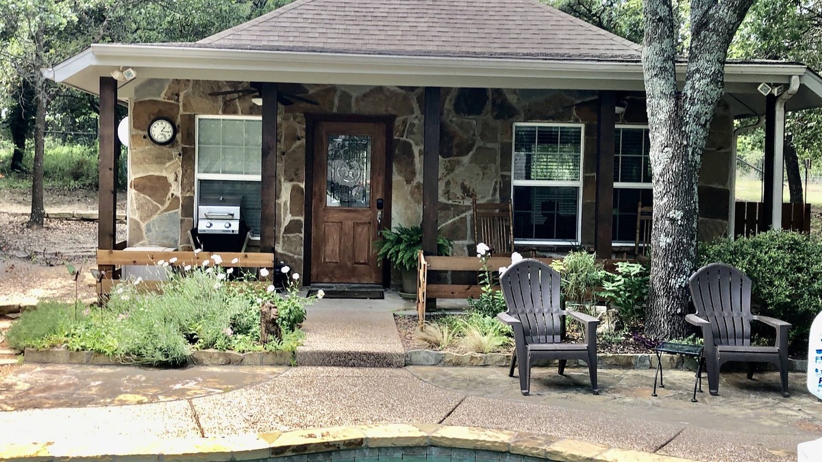 Weatherford Cottage | Paradise in the country. Guest house with pool. Pet friendly. No cleaning fees.