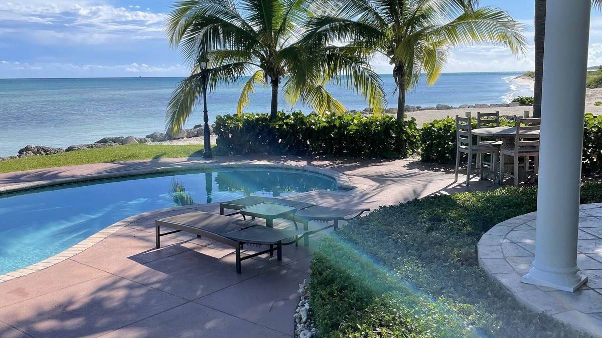 Freeport House | Paradise is Due South! One level main house and 2 story complete guest house.