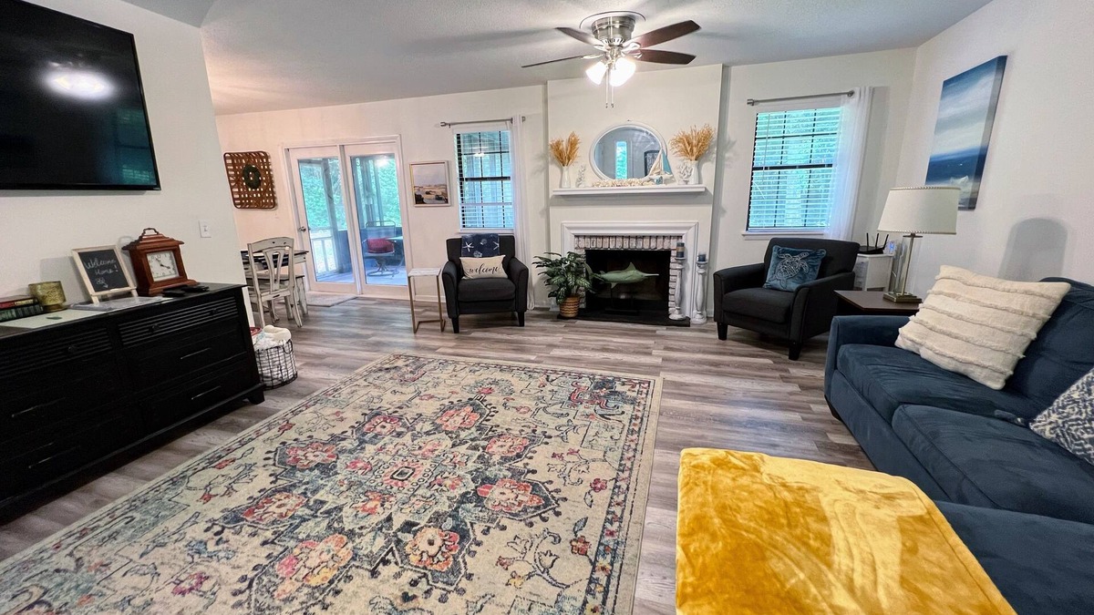 Country Club Estates House | Paradise is waiting for you! Minutes away from St. Simons, Jekyll, Golf & FLETC!