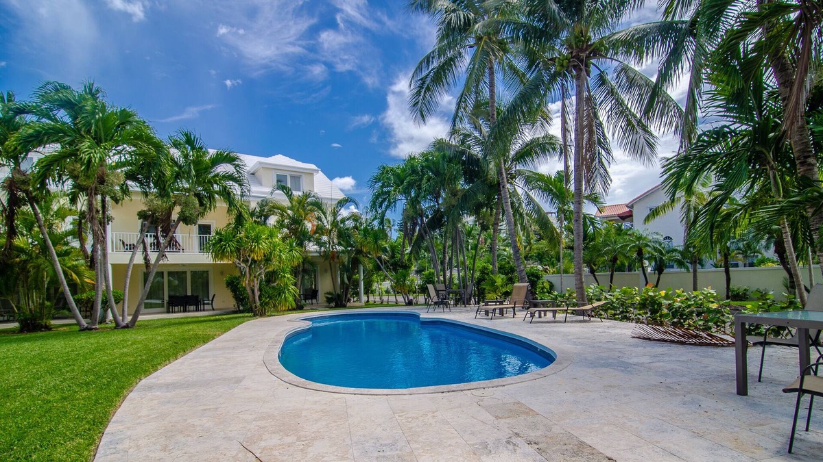 Paradise Island Apartment | Paradise Island