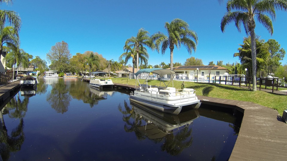 Palm Harbor Condo | 'Paradise' Lake Tarpon water front Condo with 19' Boat