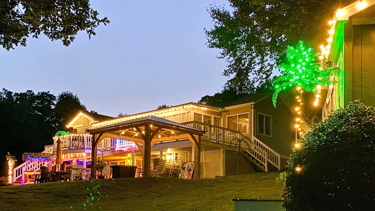 Northlakes House | 'Paradise Lakehouse' in Hickory w/Dock & Views!