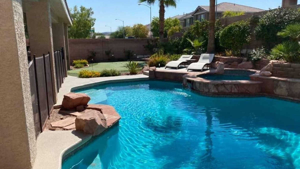 Henderson House | 🌴🏊‍♂️🌞⛳Paradise off the strip, 4BR+Big Loft+Fun Backyard