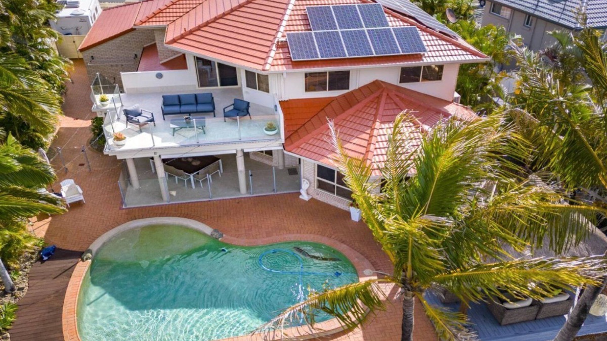 Banksia Beach House | PARADISE ON BANKSIA CANAL