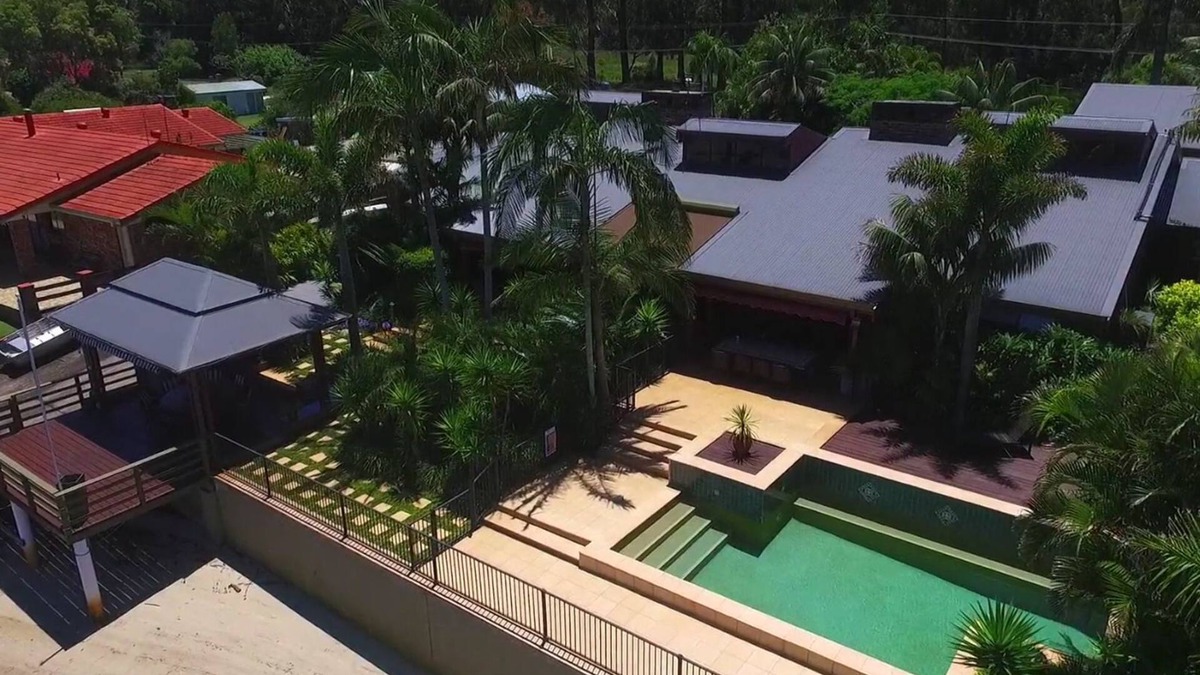 Riverside House | PARADISE ON THE RIVER SIDE