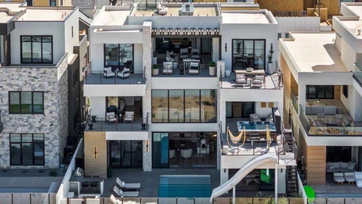 St. George House | Paradise Palace at Desert Color (by Ember Stays)