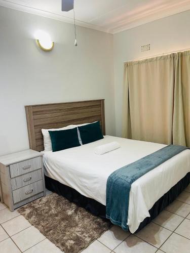 Francistown Apartment | Paradise Palms