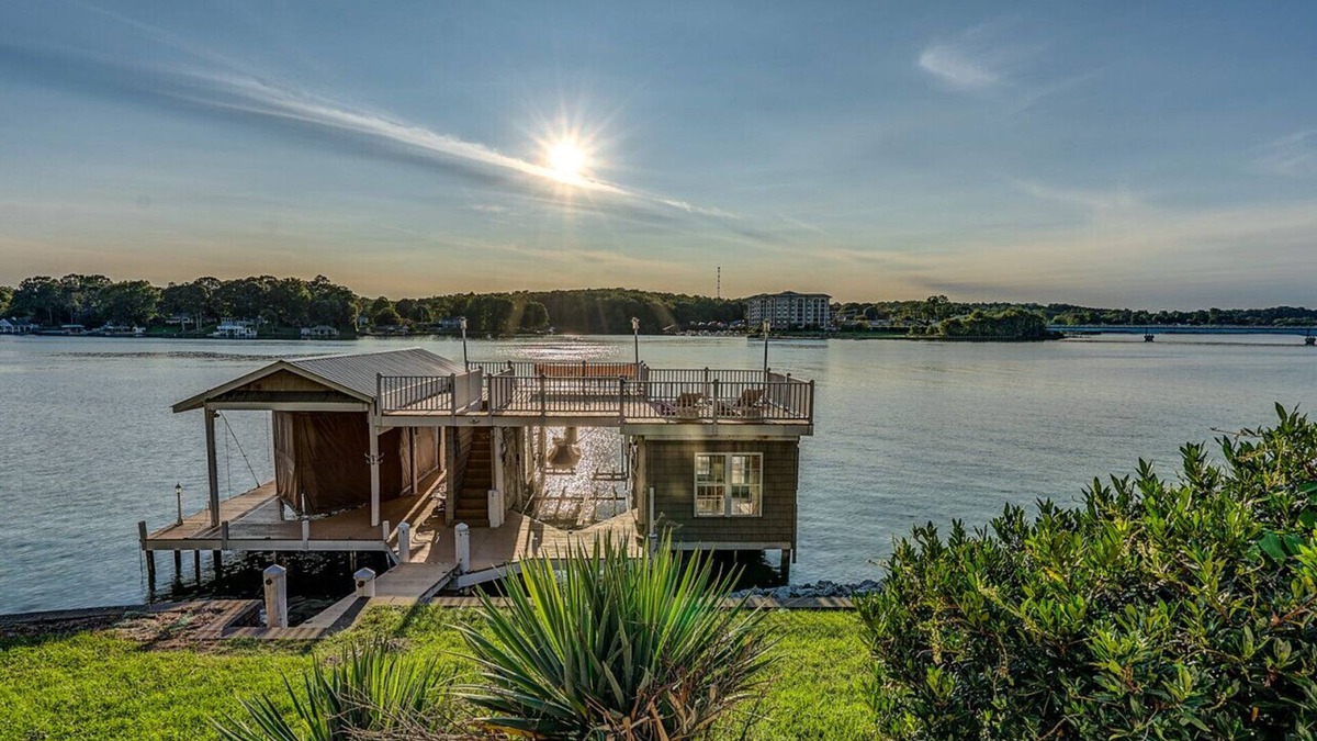 Moneta House | Paradise - Pet-Friendly/Private Pool/Firepit/Sunset Views