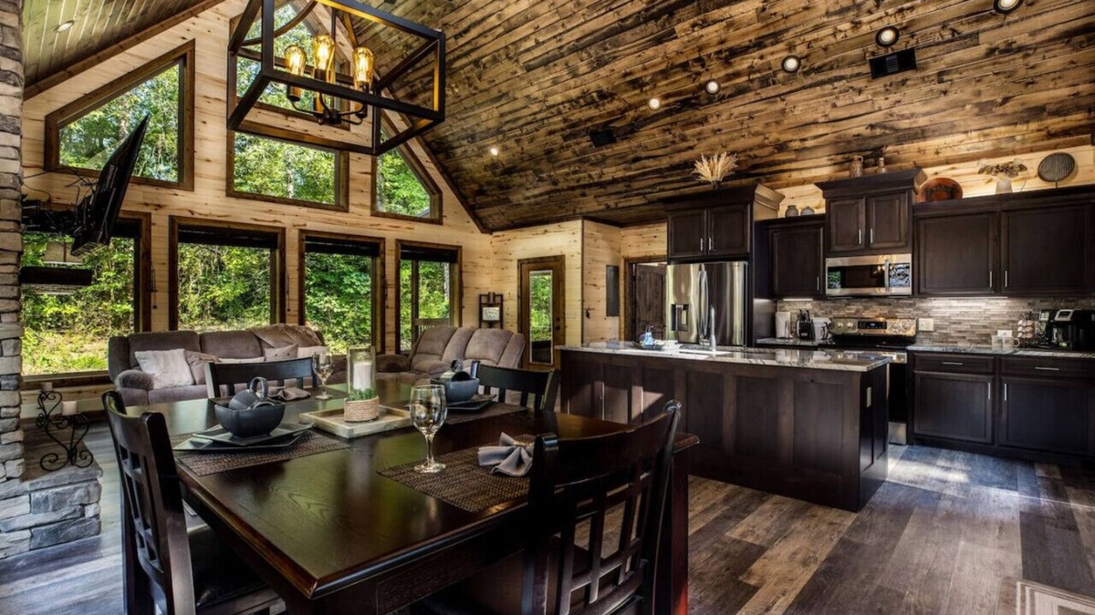 Octavia Cabin | Paradise Pines - Relax & unwind.