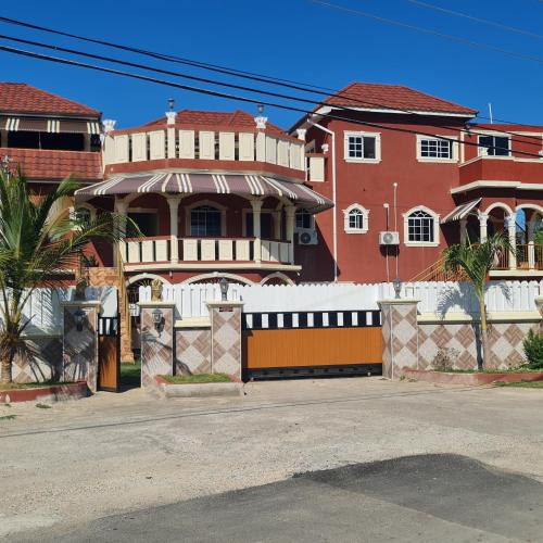 Discovery Bay House | Paradise place Grande twin beds